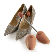 Load image into Gallery viewer, In Shoes We Trust - Cedar Shoe Trees for Women - Pointed Toe